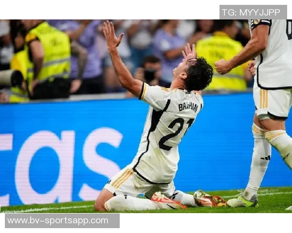 迪亚斯激情滑跪庆祝倒地助攻与补时绝杀展现战斗精神至最后一刻