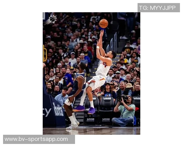 布克高效表现仅用26分钟砍下19分3助攻成为球队绿叶助力胜利 布克高效表现仅用26分钟砍下19分3助攻成为球队绿叶助力胜利